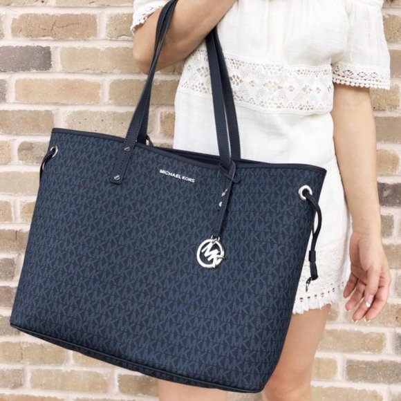 Michael Kors Handbags - Michael Kors BUNDLE! jet set travel tote, wristlet and wallet set